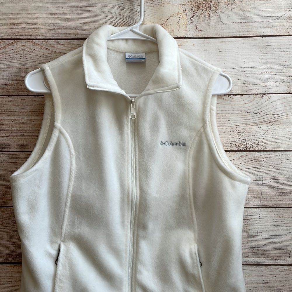 COLUMBIA FLEECE VEST IN WHITE - Picture 2 of 5
